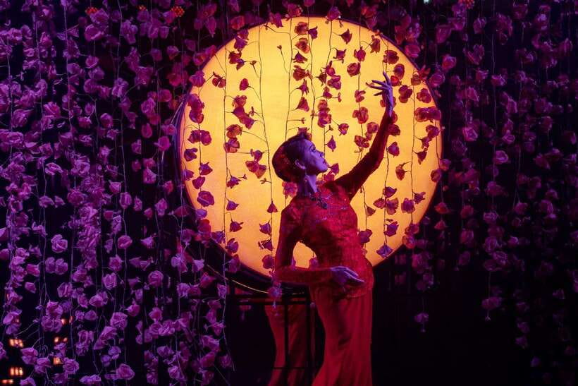 Bangkok: Calypso Cabaret Show with Thai Set Dinner - Calypso at Asiatique: where you meet and how the venue works