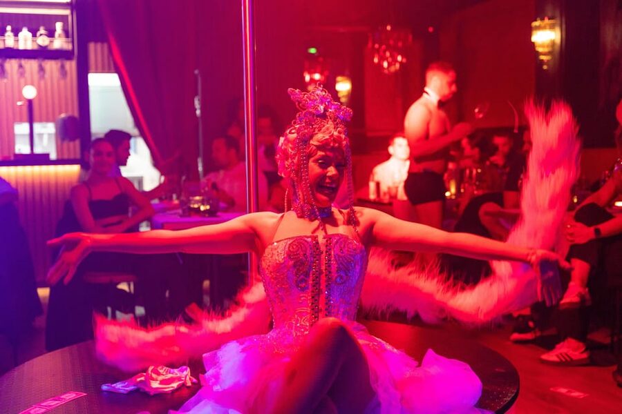 Braga: The Lingerie Restaurant Cabaret Show with Dinner - The “stage view from all tables” setup: why it matters