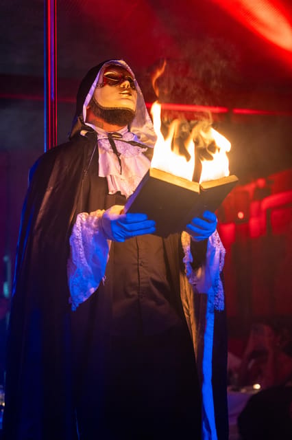 Braga: The Lingerie Restaurant Cabaret Show with Dinner - Rules that affect comfort: photos, smoking, and pets