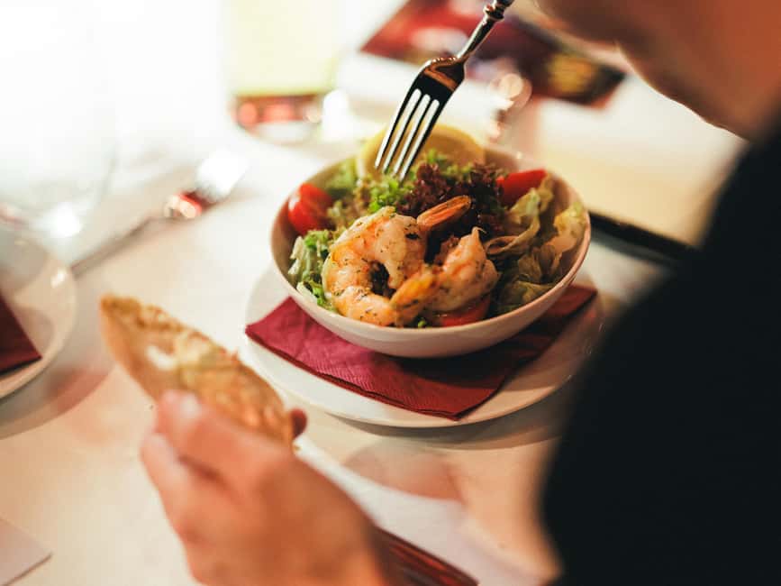 Burlesque Dinner Club in Vienna - Language and audience fit: English moderation plus adult content