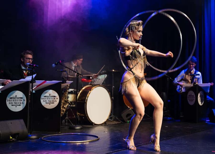 Burlesque Dinner Club in Vienna - Two acts in one night: dinner show, then the 9:30 party till 1:00
