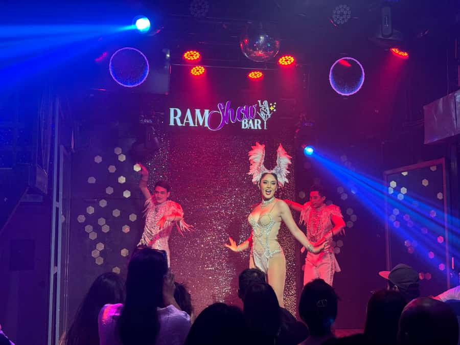 Chiang Mai: Ladyboy Cabaret Show with Dinner and Drinks - The Bar Portion With 2 Drinks: Drinks, Then a Meet-and-Greet