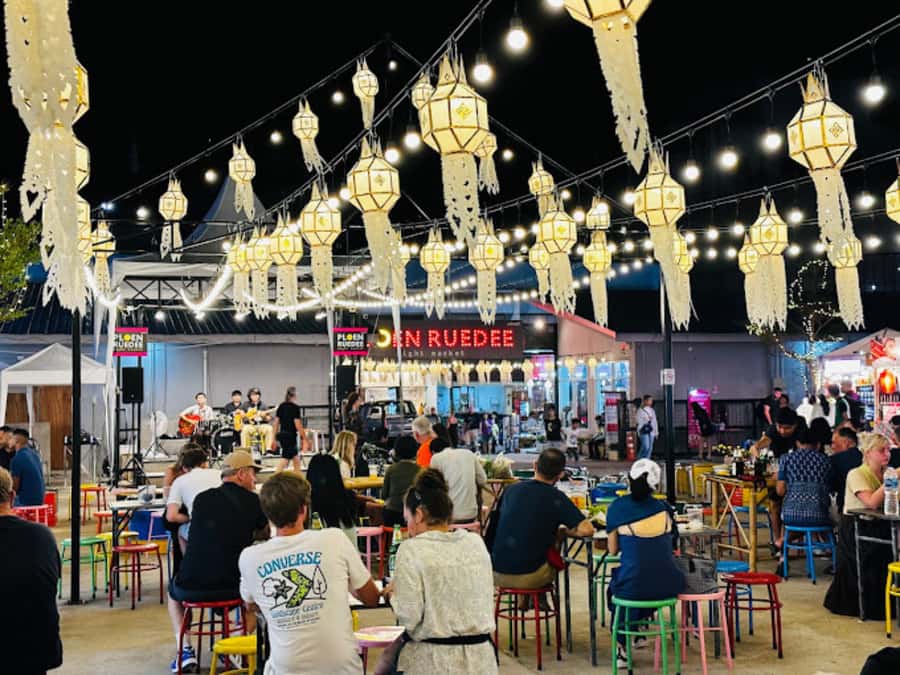 Chiang Mai: Ladyboy Cabaret Show with Dinner and Drinks - Performer Stories After the Show: The Human Part (When Schedules Allow)
