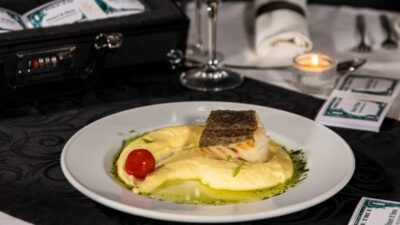 Coimbra: Erotic Cabaret Show and Dinner - Traditional Portuguese Cuisine, Served as Part of the Experience