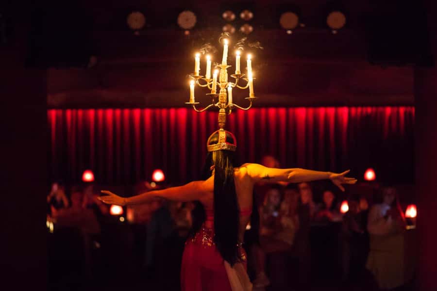 Hurghada: Naz Cabaret ticket with beverages - The show itself: dancers, live jazz, and 1940s underground Cairo energy