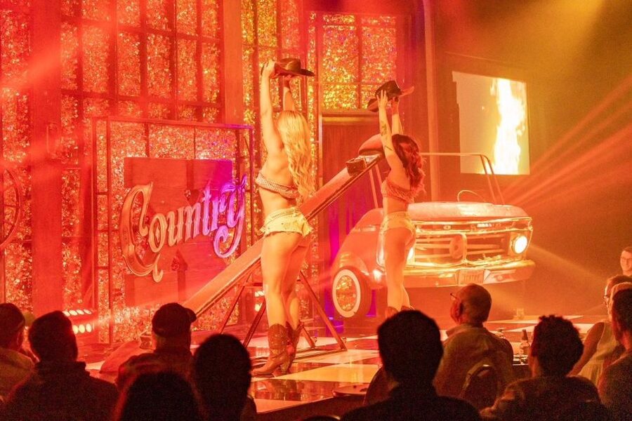 Las Vegas: Tickets to X Country Show at Harrah’s Cabaret - Practical Tips to Get the Best Night Possible