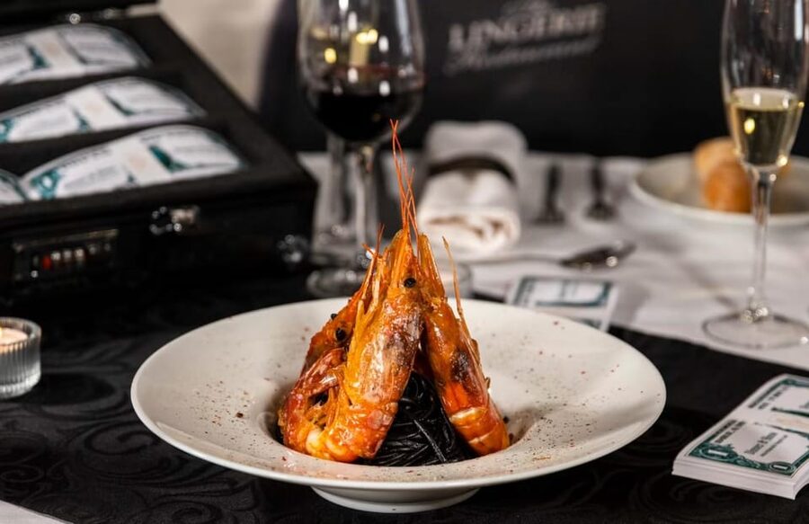 Lisbon: Erotic Cabaret Show and Dinner - Welcome Wine and Getting Settled