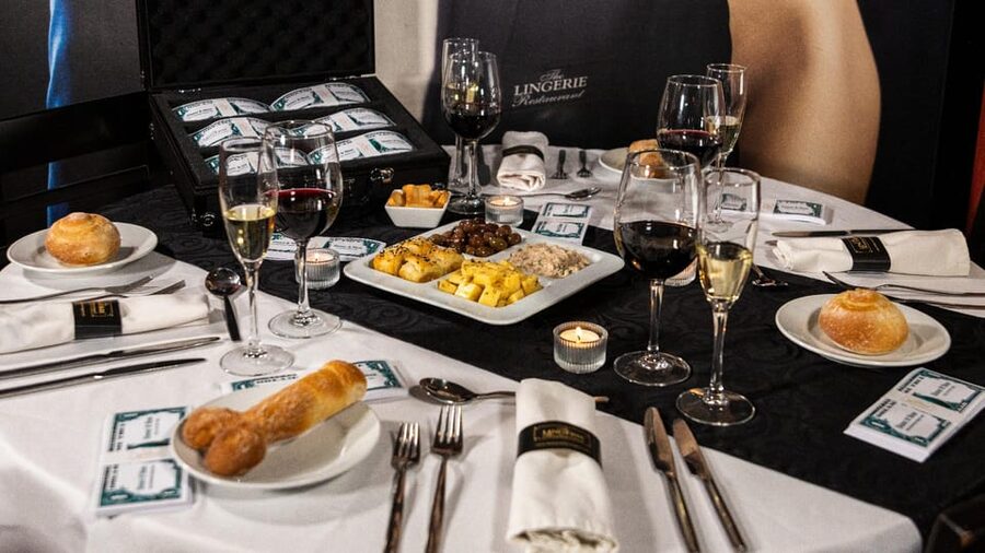 Lisbon: Erotic Cabaret Show and Dinner - Portuguese Wines: What Unlimited Actually Means for Your Evening