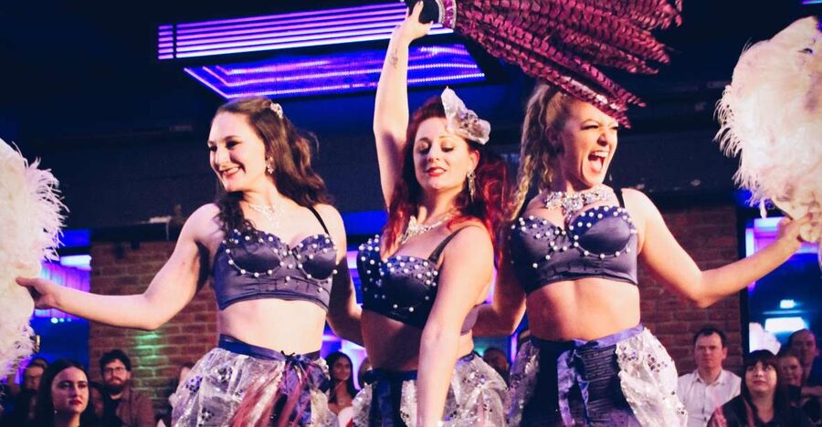 London: Burlesque Cabaret Show in the West End - QT in Covent Garden: finding the entrance and getting in early