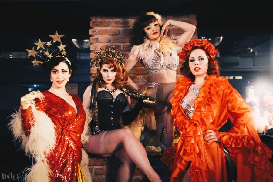 London: Burlesque Cabaret Show in the West End - Dress up rules that make it fun, not fussy