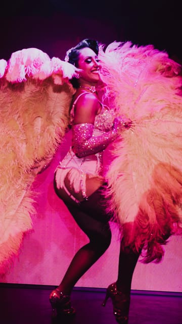 London: The Saturday Supershow Cabaret at Phoenix Arts Club - The real pacing: a relaxed meal with show entertainment throughout
