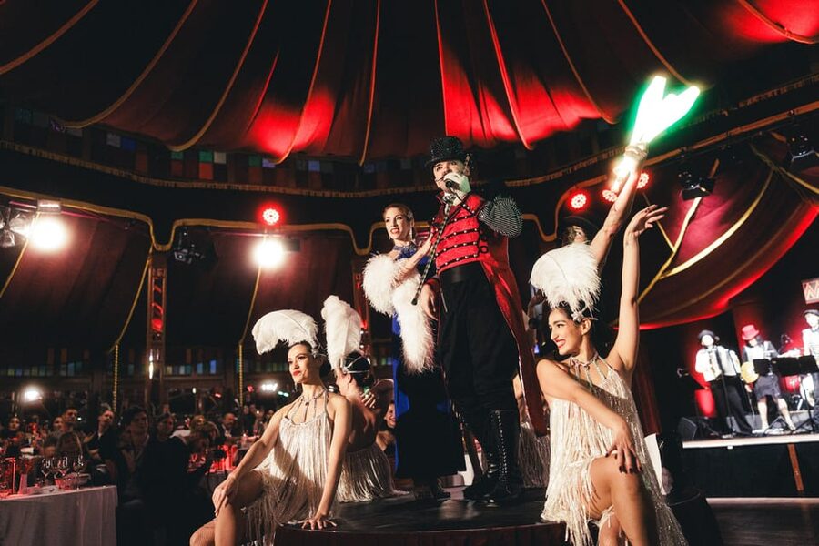Mirage Vienna: Burlesque Spectacular – Dinner Show - Live band energy: why it changes the feel of a burlesque show