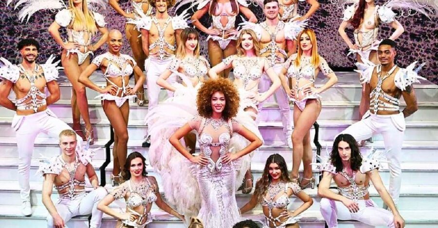 Paris: 3-Course Dinner & Show at Paradis Latin Cabaret - The 3-course menus (Prestige or Eiffel) and the drinks you actually get
