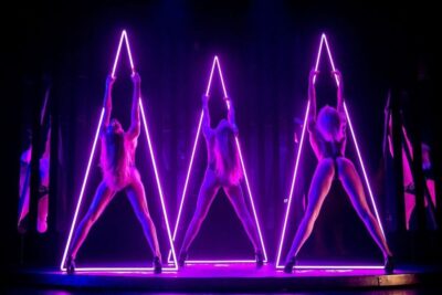 Paris: 3-Course Dinner & Show at Paradis Latin Cabaret - The timing that drives the experience: 7:30 arrival, 8:00 dinner, 9:30 show