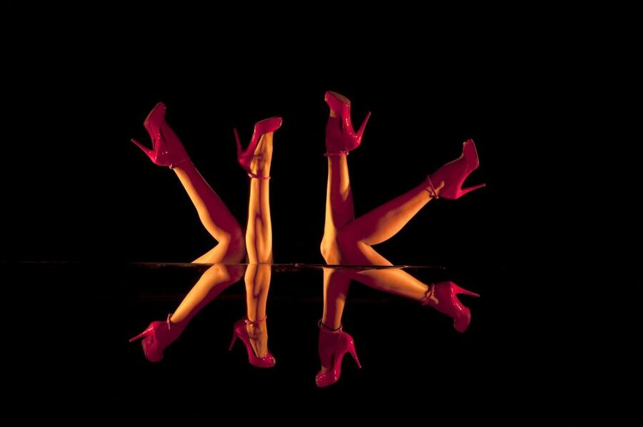 Paris: Crazy Horse Cabaret Show - Lighting, projections, and the “small venue” advantage