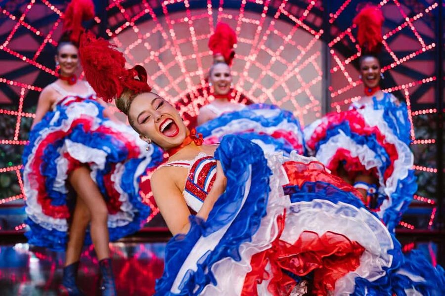 Paris: Dinner Show at the Moulin Rouge - Your 4-hour rhythm: dinner first, then the theater takes over
