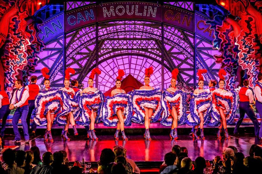 Paris: Dinner Show at the Moulin Rouge - Champagne plan: choose the fizz, but manage timing