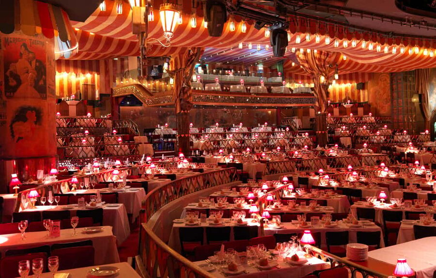 Paris: Evening Sightseeing Tour and Moulin Rouge Show - Nighttime Paris views: reflections on the Seine and photo-friendly timing