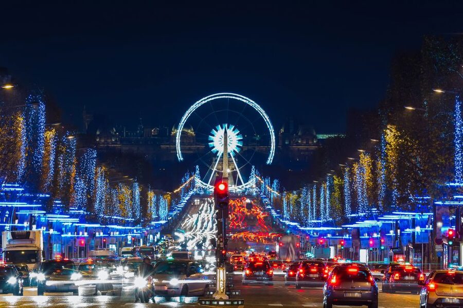 Paris: Evening Sightseeing Tour and Moulin Rouge Show - Moulin Rouge arrival: 9 pm show flow, cloakroom, and dress code