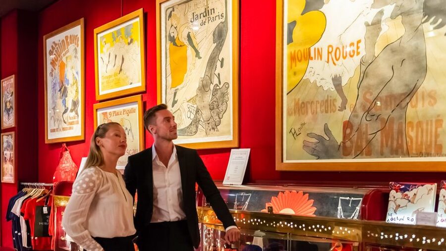 Paris: Evening Sightseeing Tour and Moulin Rouge Show - Seats and tables: why your view may depend on when you arrive