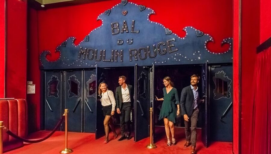 Paris: Evening Sightseeing Tour and Moulin Rouge Show - The air-conditioned coach ride: what the “tour” actually delivers