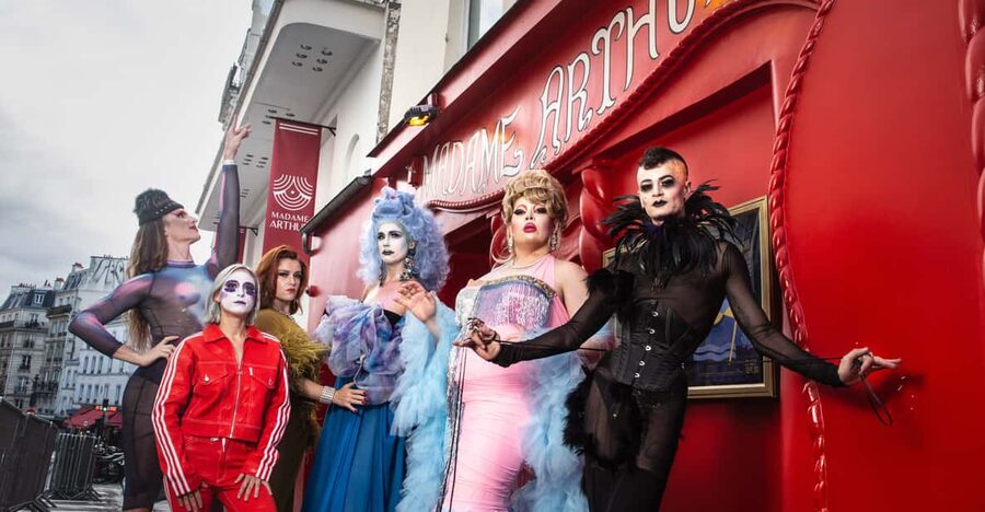 Paris: Madame Arthur Cabaret Show Ticket - Stepping in: what happens when the doors open