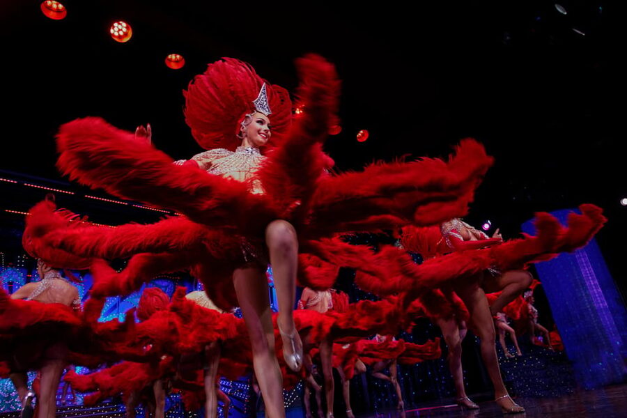 Paris: Moulin Rouge Show with Champagne and Drop-Off Service - Key things I’d zoom in on