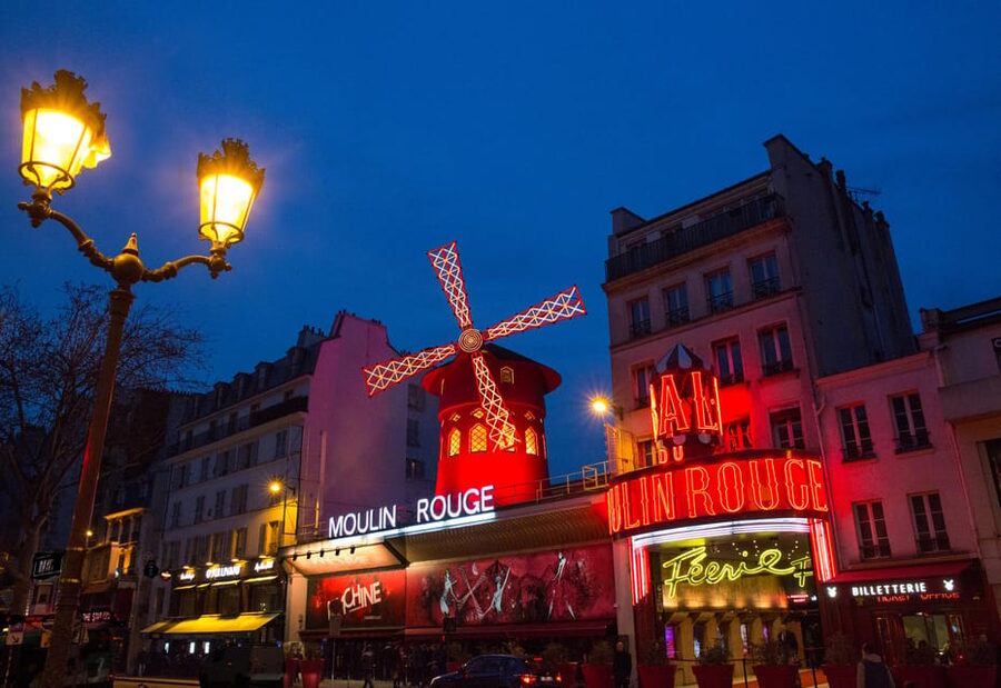 Paris: Moulin Rouge Show with Champagne and Drop-Off Service - Your Montmartre Route: Meeting Point to Moulin Rouge Entry