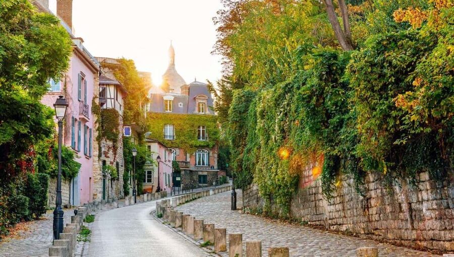 Paris: Small Group Moulin Rouge & Sacré Cœur Montmartre Tour - Best fit: Who this tour suits, and what to bring