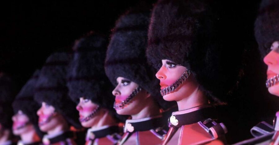 Paris: The Crazy Experience, a VIP tour of the Cabaret - Food, Champagne, and drinks: what’s included and how to use it