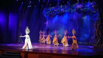Pattaya: Alcazar Cabaret Show VIP Seat with Private Transfer - Your VIP seat in the theater: what to expect from the non-Thai section