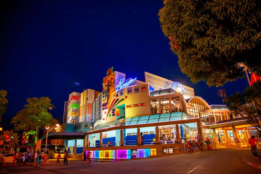 Pattaya: Alcazar Cabaret Show VIP Seat with Private Transfer - Price and value in Pattaya: is VIP with private transfer worth it?
