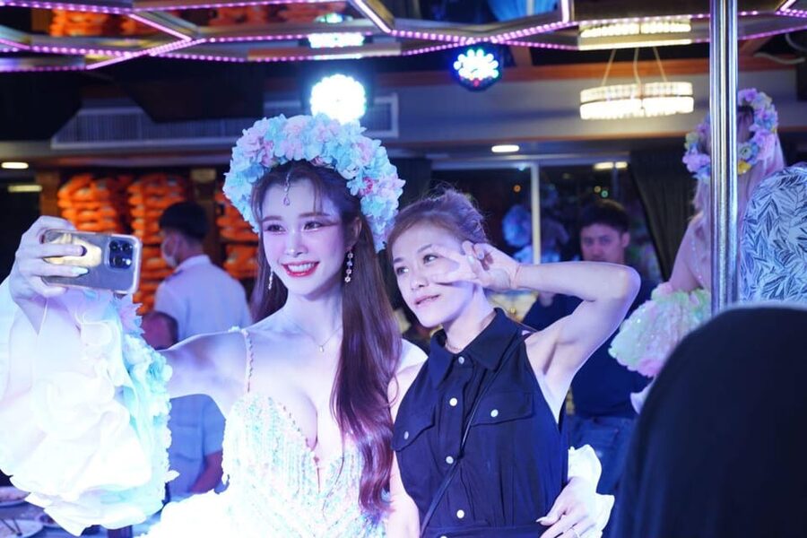 Pattaya: All Star Dinner Cruise, Cabaret Show & Beer Buffet - The 90-Minute Pattaya Dinner Cruise: What It Feels Like
