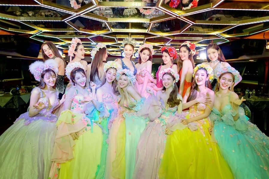 Pattaya: All Star Dinner Cruise, Cabaret Show & Beer Buffet - Crowd, Space, and Buffet Behavior: The Part You Can’t Ignore