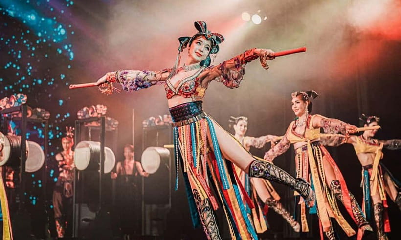 Phuket: Simon Cabaret Show Tickets Optional First 3 Rows - Costumes, Sets, and the Fast Pace